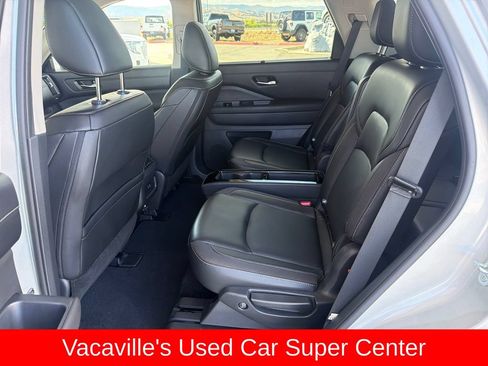 Used 2024 Nissan Pathfinder SL w/ SL Premium Package FWD image 22