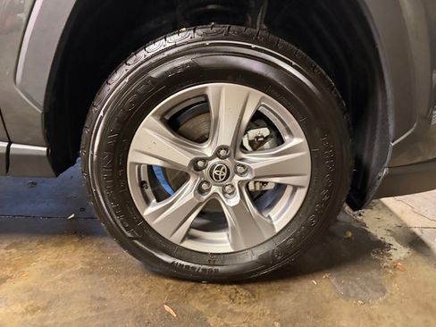 Used 2025 Toyota RAV4 XLE w/ Convenience Package image 29