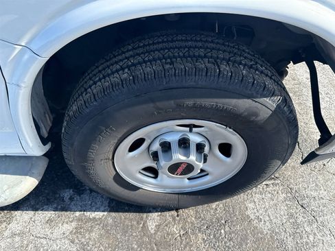 Used 2024 GMC Savana 2500 w/ Driver Convenience Package image 10