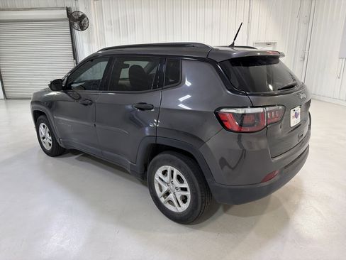 Used 2018 Jeep Compass Sport image 3