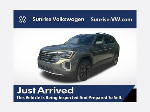 Used 2026 Volkswagen Atlas SE w/ Panoramic Sunroof Package FWD image 1