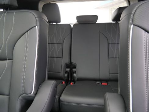 Used 2025 Buick Enclave Avenir image 16