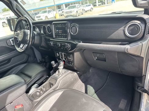 Used 2020 Jeep Gladiator Overland image 12