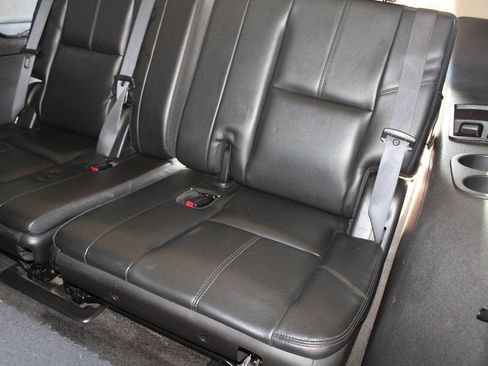 Used 2011 Chevrolet Suburban LT AWD/4WD image 32