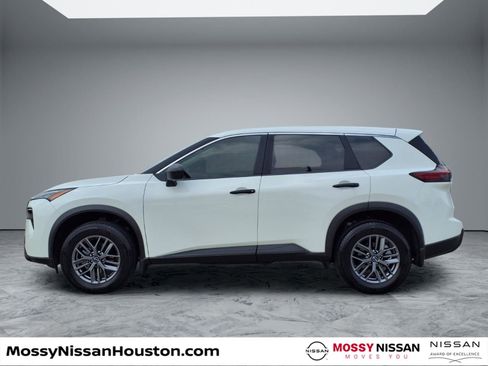 Used 2025 Nissan Rogue S image 5