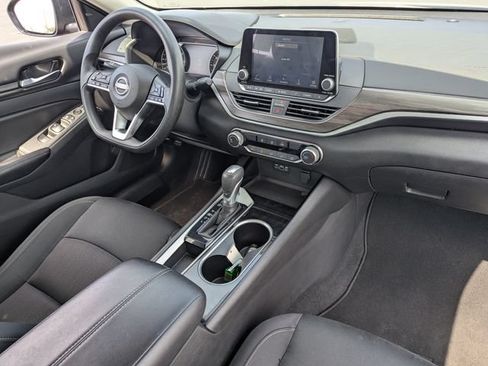 Used 2024 Nissan Altima 2.5 SV FWD image 32