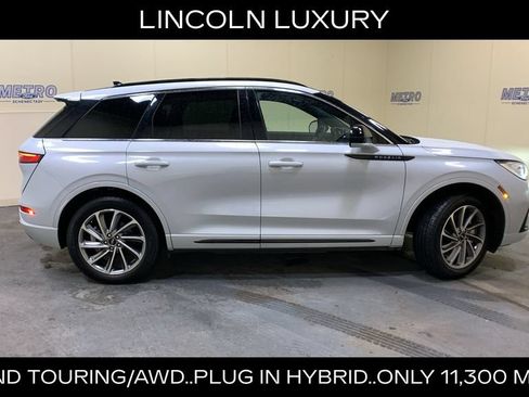 Used 2025 Lincoln Corsair Grand Touring w/ Towing Package AWD/4WD image 2
