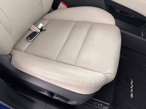 Used 2023 Nissan Rogue SL w/ SL Premium Package image 31