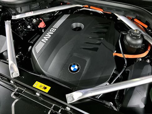 New 2026 BMW X5 xDrive50e w/ Premium Package AWD/4WD image 15