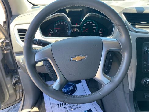 Used 2017 Chevrolet Traverse LT FWD image 10