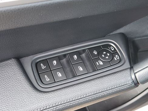 Used 2024 Porsche Cayenne S image 25