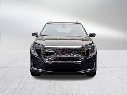 Used 2023 GMC Terrain Denali w/ Denali Premium Package AWD/4WD image 2