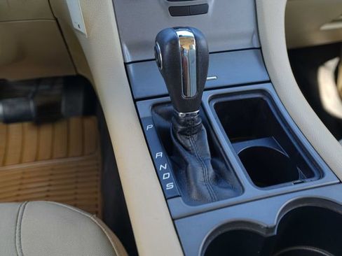 Used 2019 Ford Taurus SE FWD image 32