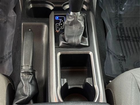 Used 2022 Toyota Tacoma SR5 AWD/4WD image 22