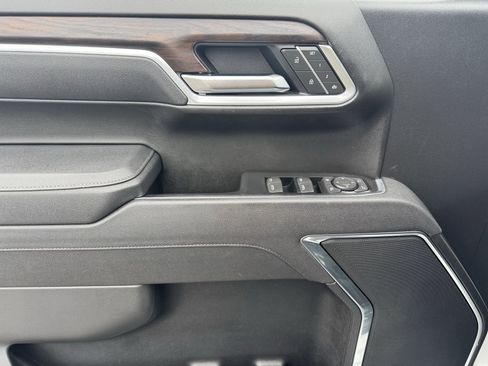 Used 2025 GMC Sierra 1500 SLT image 11