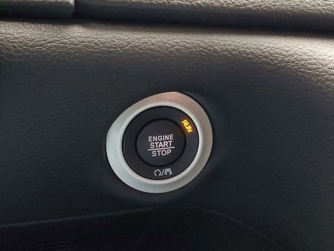 New 2026 Chrysler Pacifica Select FWD image 19