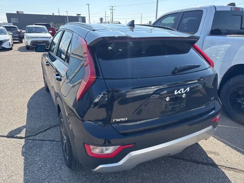Used 2023 Kia Niro EX image 11