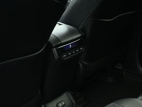 Used 2023 Toyota Highlander XLE image 23