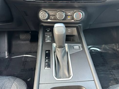 Used 2025 Nissan Kicks SV AWD/4WD image 36
