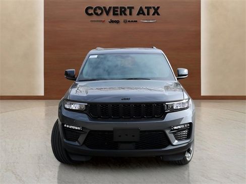 New 2025 Jeep Grand Cherokee Limited w/ Black Appearance Package image 8