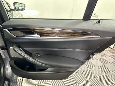 Used 2023 BMW 530e xDrive w/ Premium Package image 35