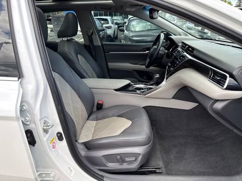 Used 2018 Toyota Camry XLE FWD image 9
