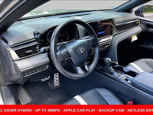 Used 2025 Toyota Camry SE FWD image 17