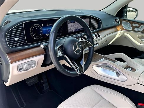 Used 2024 Mercedes-Benz GLS 450 4MATIC image 18