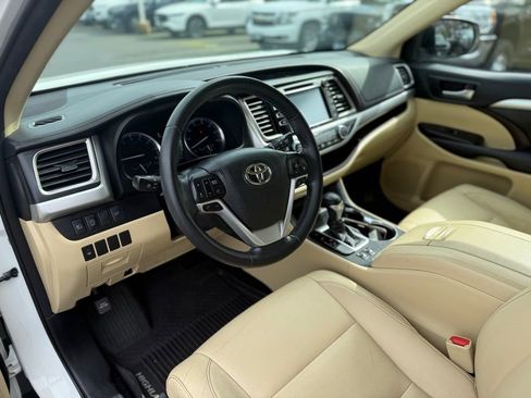 Used 2018 Toyota Highlander XLE image 13