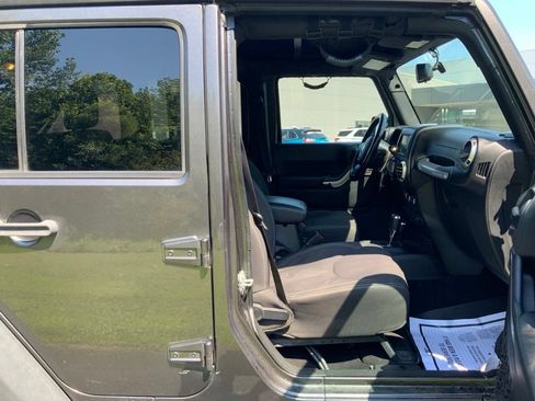 Used 2017 Jeep Wrangler Unlimited Rubicon AWD/4WD image 24