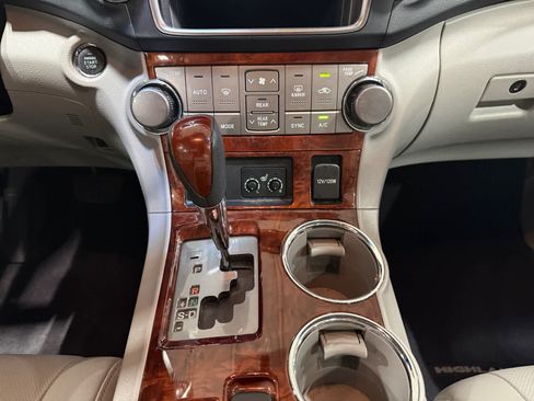 Used 2013 Toyota Highlander Limited AWD/4WD image 12