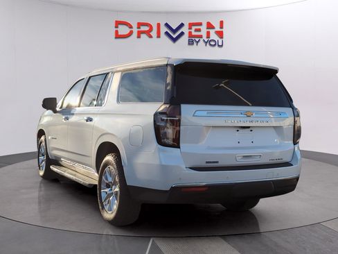 Used 2023 Chevrolet Suburban Premier w/ Premium Package image 3
