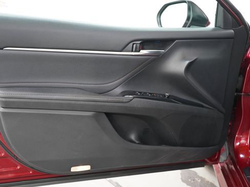 Used 2018 Toyota Camry XLE FWD image 17