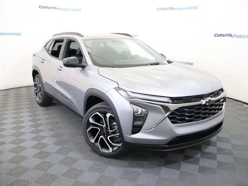 New 2026 Chevrolet Trax RS w/ Driver Confidence Package FWD image 2