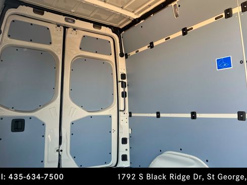 Used 2025 Mercedes-Benz Sprinter 2500 image 16