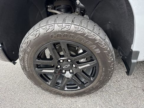 Used 2024 Chevrolet Silverado 1500 LT Trail Boss w/ LT Trail Boss Premium Package AWD/4WD image 11