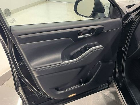 Used 2023 Toyota Highlander XLE image 17