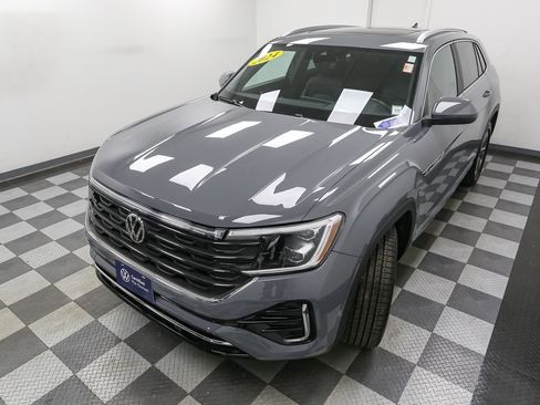 Used 2024 Volkswagen Atlas Cross Sport SEL R-Line image 7