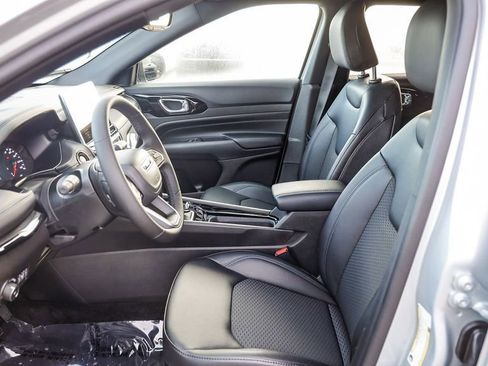 New 2026 Jeep Compass Latitude image 18