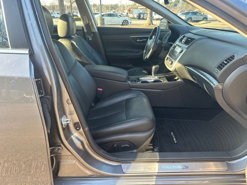 Used 2016 Nissan Altima 2.5 SL w/ 2.5 Technology Package image 12