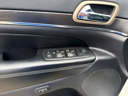 Used 2017 Jeep Grand Cherokee Limited AWD/4WD image 17