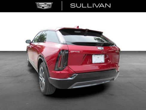 Certified 2025 Cadillac Optiq Sport 2 w/ LPO, Floor Liner Package AWD/4WD image 6