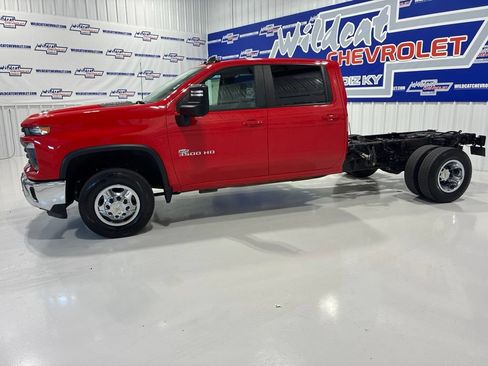 Used 2024 Chevrolet Silverado 3500 LT w/ Convenience Package AWD/4WD image 3