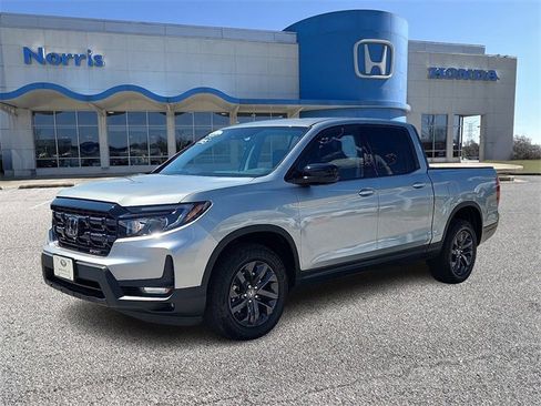 Used 2025 Honda Ridgeline Sport image 2