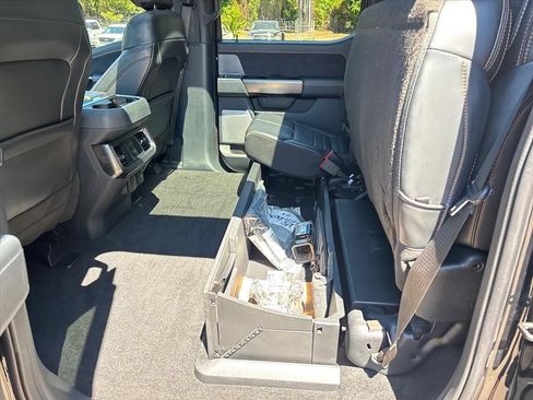 Used 2023 Ford F250 Platinum w/ FX4 Off-Road Package AWD/4WD image 19