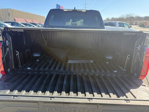 Used 2022 Toyota Tundra SR5 w/ SR5 Convenience Package image 5