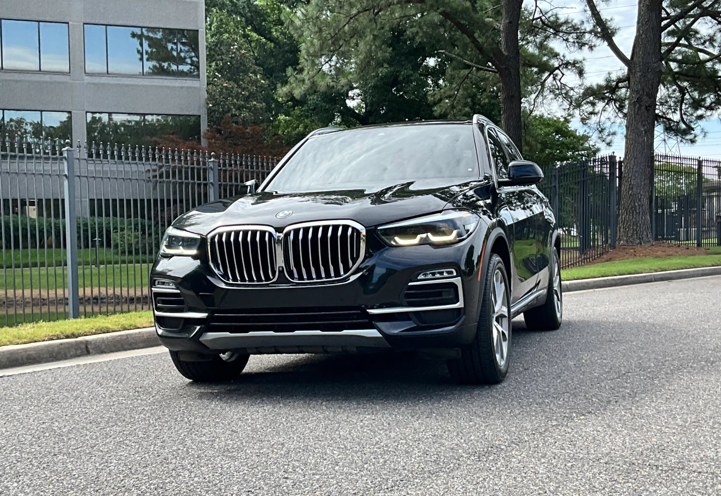 Used 2019 BMW X5 xDrive40i w/ Convenience Package AWD/4WD image 2