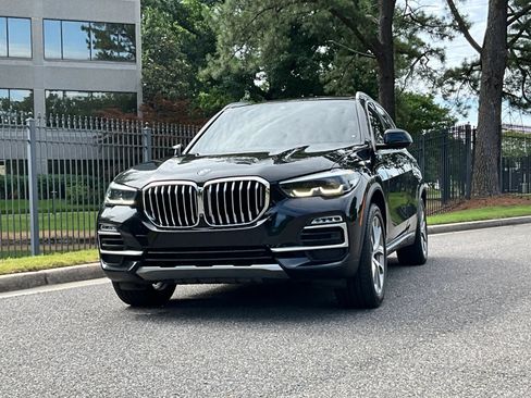 Used 2019 BMW X5 xDrive40i w/ Convenience Package AWD/4WD image 2