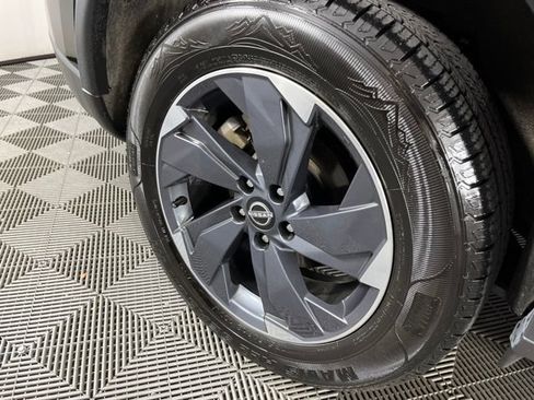 Used 2024 Nissan Rogue SV FWD image 17