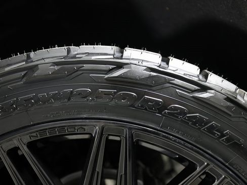 Used 2026 GMC Yukon XL Denali w/ Denali Reserve Package image 57